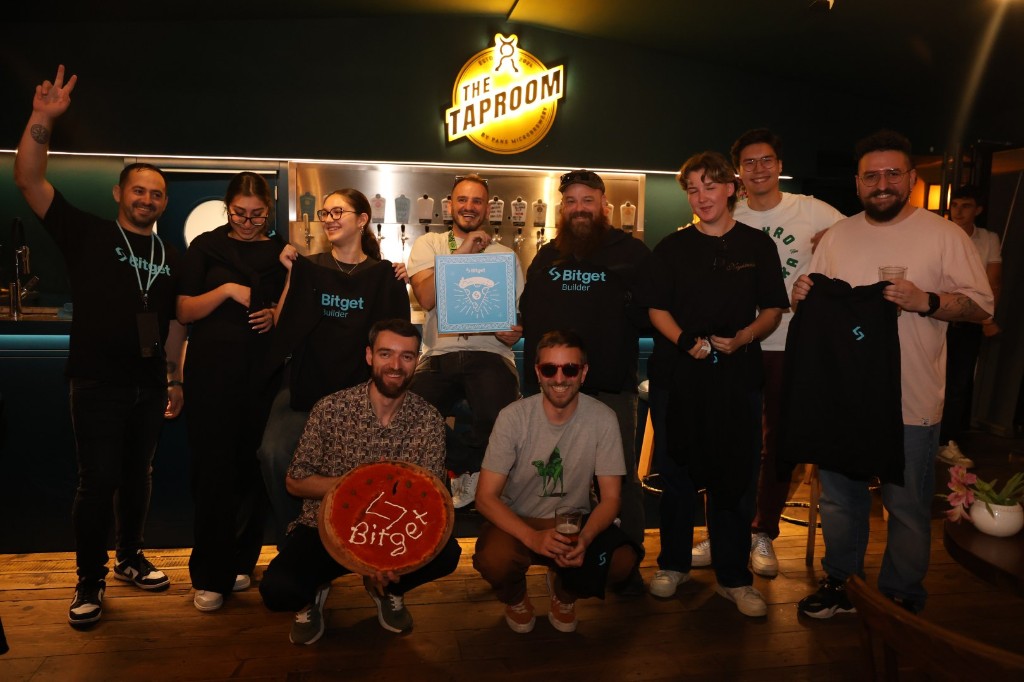 DuaCrypto group photo at Bitcoin Pizza Day celebration